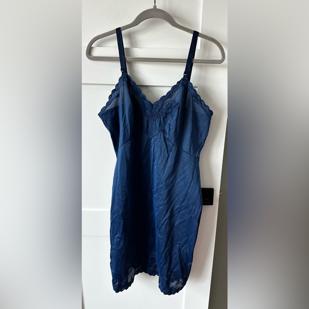 Movie Star Navy  Nylon Full Dress Slip Women’s  Size 38 Lingerie Vintage USA
